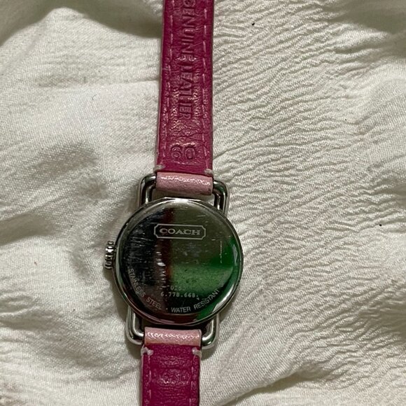 Coach Women’s Pink Leather Strap Watch Small Face Classic Style - Picture 3 of 4